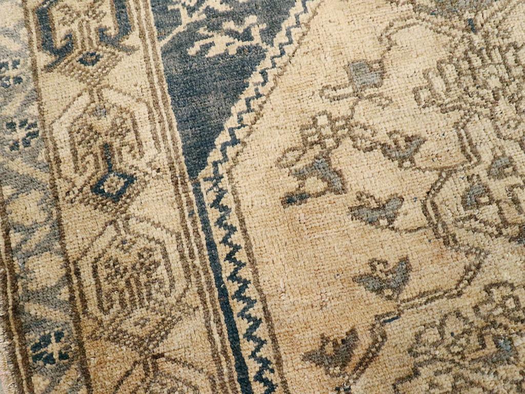 Galerie Shabab Collection Türkischer Oushak-Würfelteppich aus dem frühen 20. (Handgeknüpft) im Angebot