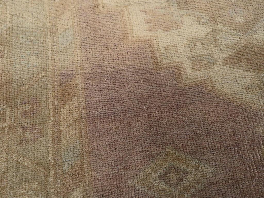 Colección Galerie Shabab Alfombra turca Oushak de principios del siglo XX Turco en venta