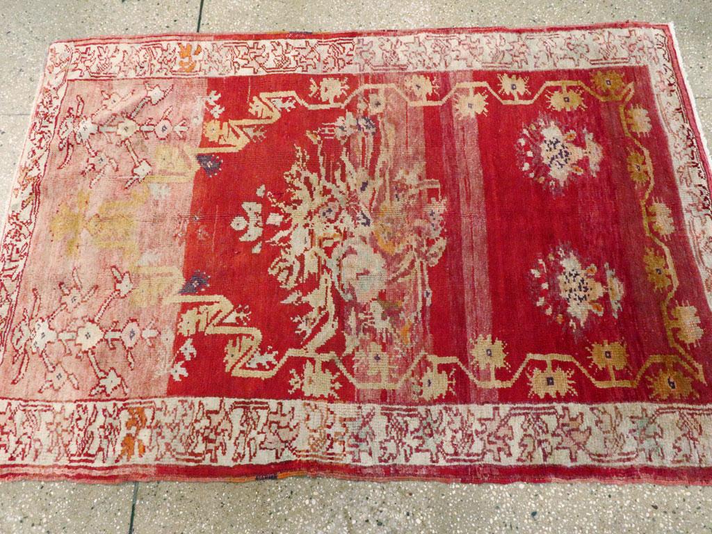 Colección Galerie Shabab Alfombra turca Oushak de principios del siglo XX Anudado a mano en venta
