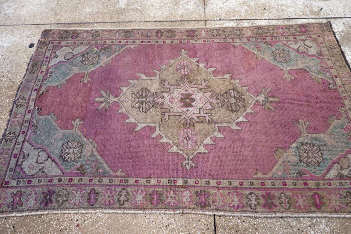 Noué à la main Collection Shabab Collection du début du 20e si�ècle de tapis turcs Oushak en vente