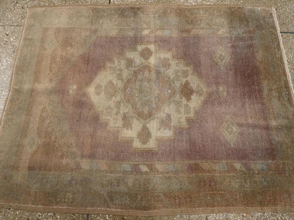 Colección Galerie Shabab Alfombra turca Oushak de principios del siglo XX Anudado a mano en venta