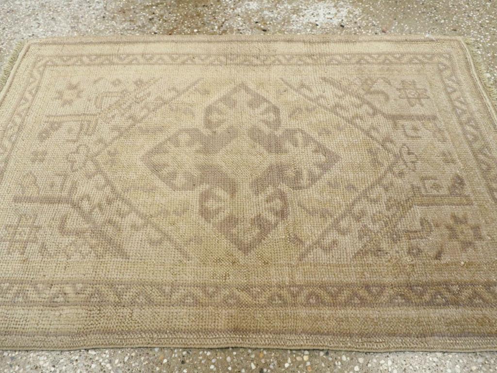 Galerie Shabab Collection Early 20th Century Turkish Oushak Throw Rug In Excellent Condition For Sale In New York, NY