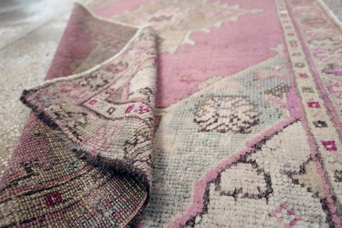 20ième siècle Collection Shabab Collection du début du 20e siècle de tapis turcs Oushak en vente