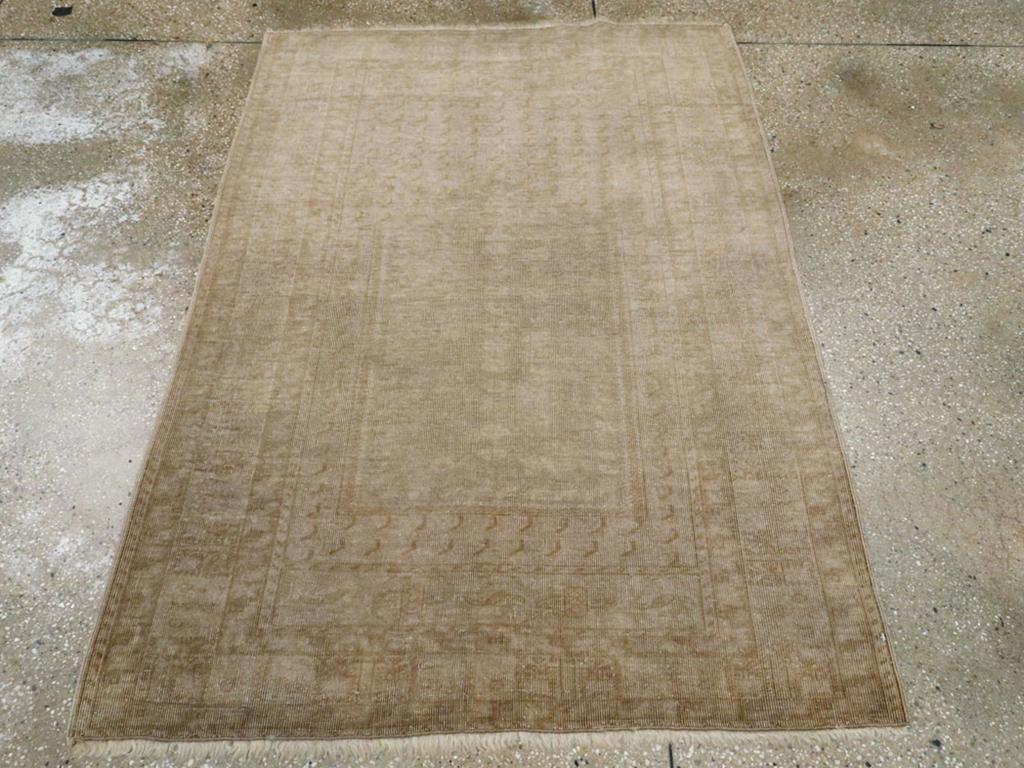 Dieser türkische Sivas-Teppich aus dem frühen 20. Jahrhundert mit den Maßen 3' 8