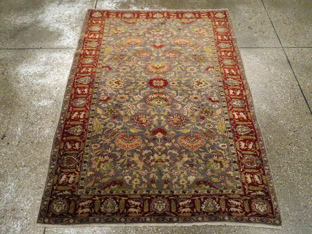 Dieser türkische Sivas-Teppich aus dem frühen 20. Jahrhundert mit den Maßen 3'11