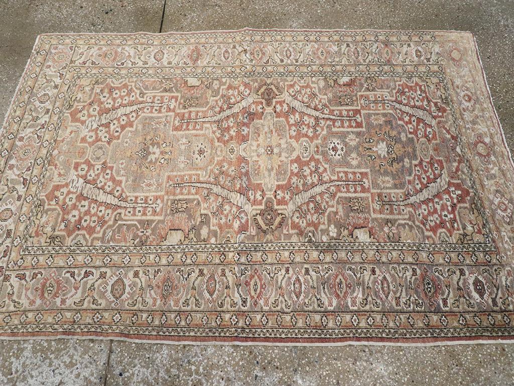 Galerie Shabab Collection Türkischer Sivas-Würfelteppich aus dem frühen 20. (Handgeknüpft) im Angebot