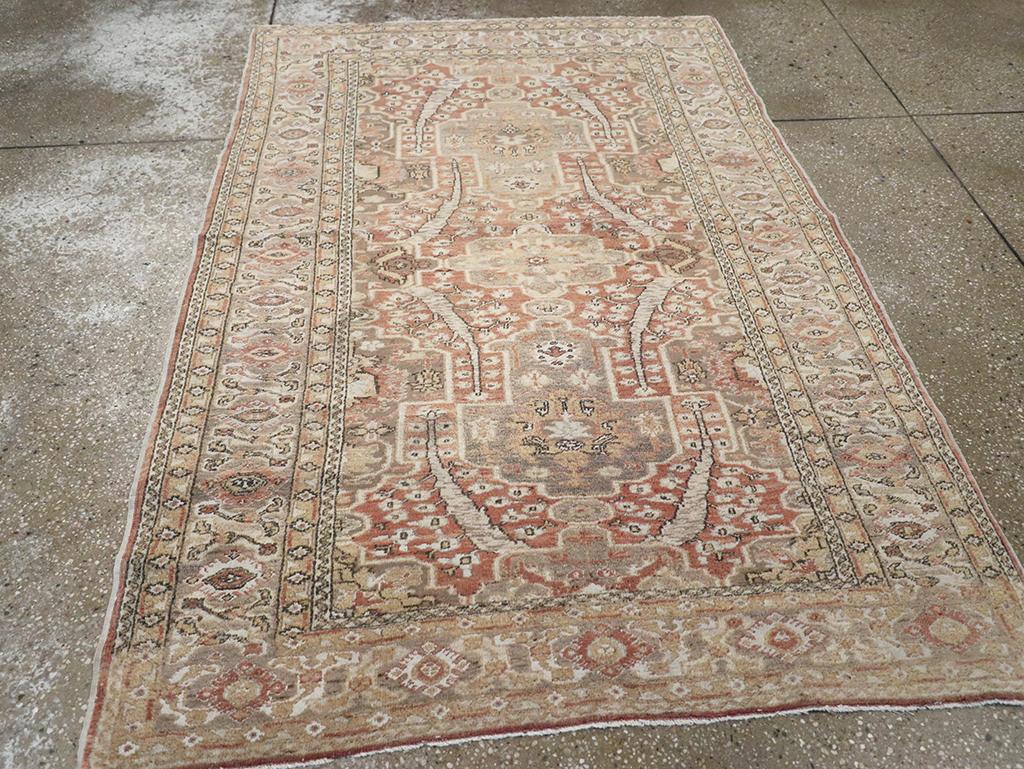 Galerie Shabab Collection Türkischer Sivas-Würfelteppich aus dem frühen 20. (20. Jahrhundert) im Angebot