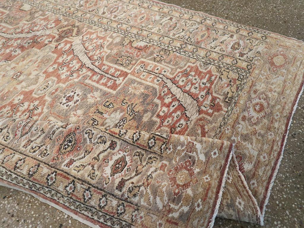 Galerie Shabab Collection Türkischer Sivas-Würfelteppich aus dem frühen 20. (Wolle) im Angebot