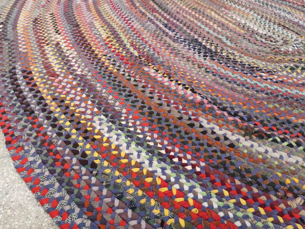 Galerie Shabab Kollektion, amerikanischer geflochtener Teppich in Zimmergröße, Mitte des 20. Jahrhunderts (Wolle) im Angebot