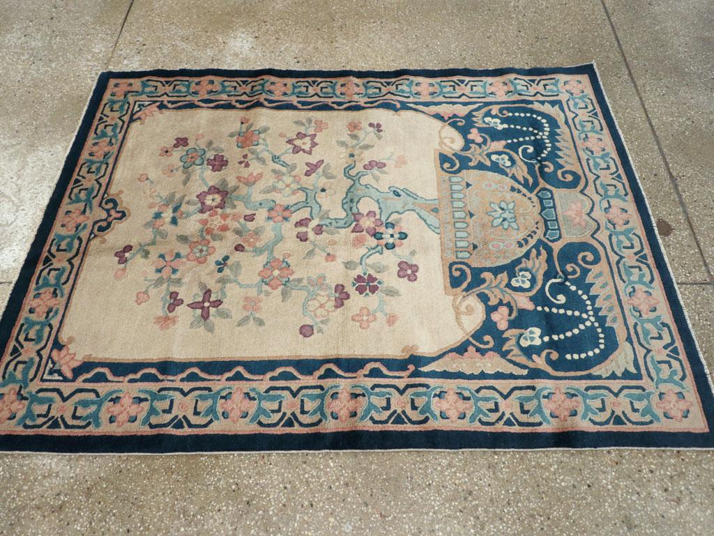 Collection Mid-20th Century Handmade Chinese Art Deco Accent Rug In Good Condition For Sale In New York, NY
