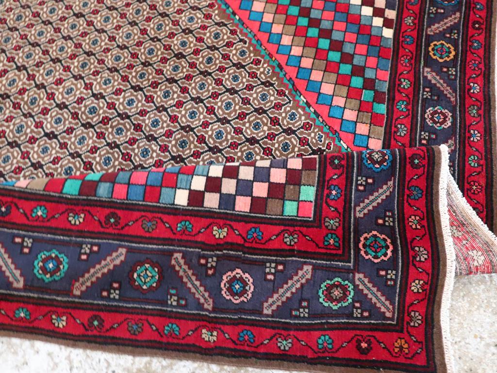 Galerie Shabab Kollektion Handgefertigter persischer Hamadan-Akzent-Teppich aus der Mitte des 20. Jahrhunderts (Wolle) im Angebot