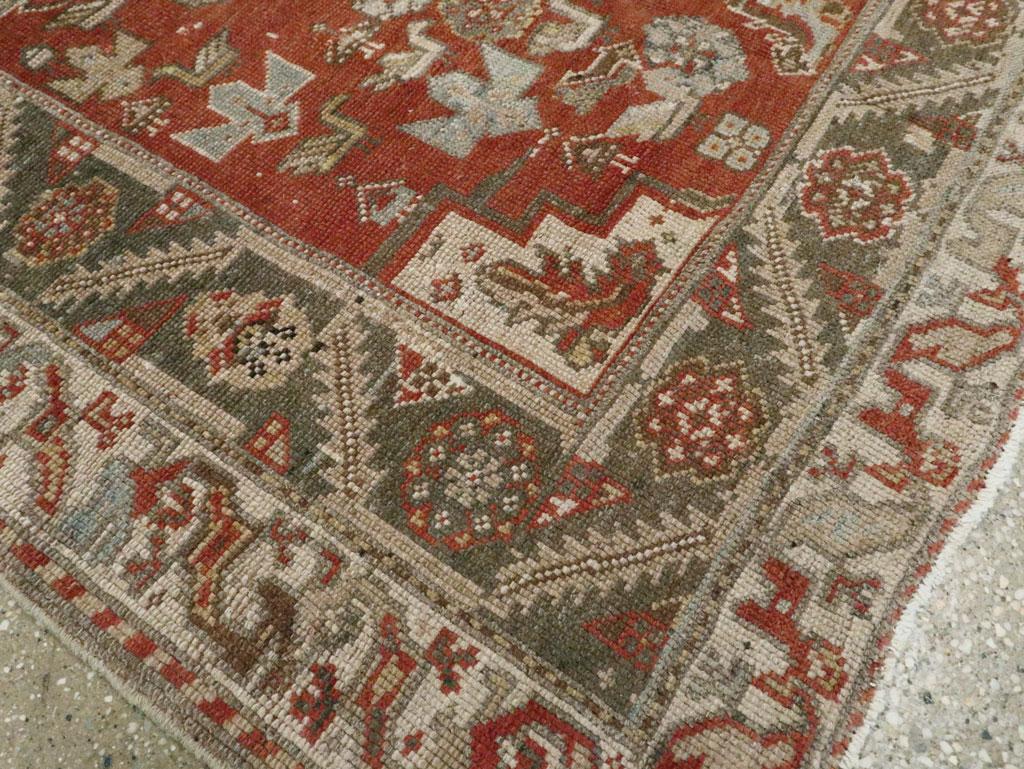 Galerie Shabab Collection Mid-20th Century Persian Afshar Throw Rug Anudado a mano en venta