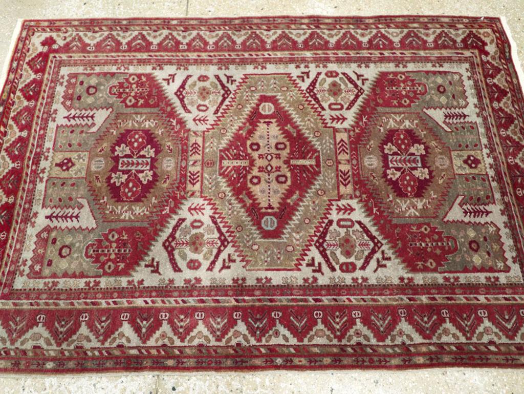 Colección Galerie Shabab Alfombra persa Ardabil de mediados del siglo XX Anudado a mano en venta