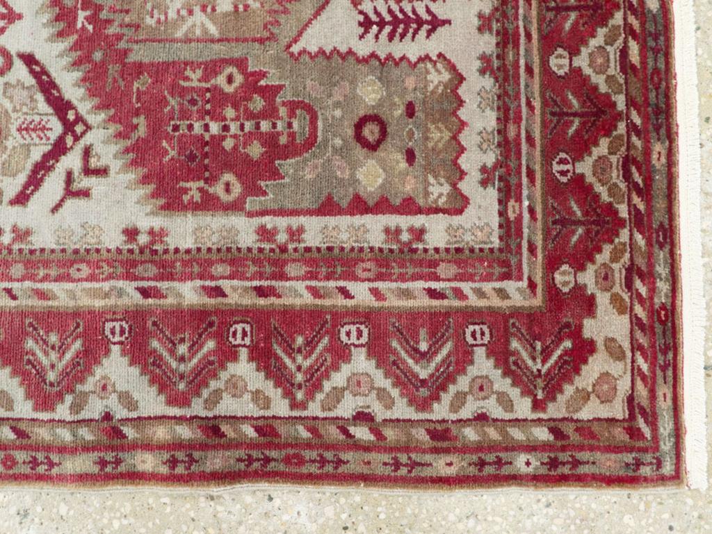 Colección Galerie Shabab Alfombra persa Ardabil de mediados del siglo XX en Excelente estado para la venta en New York, NY
