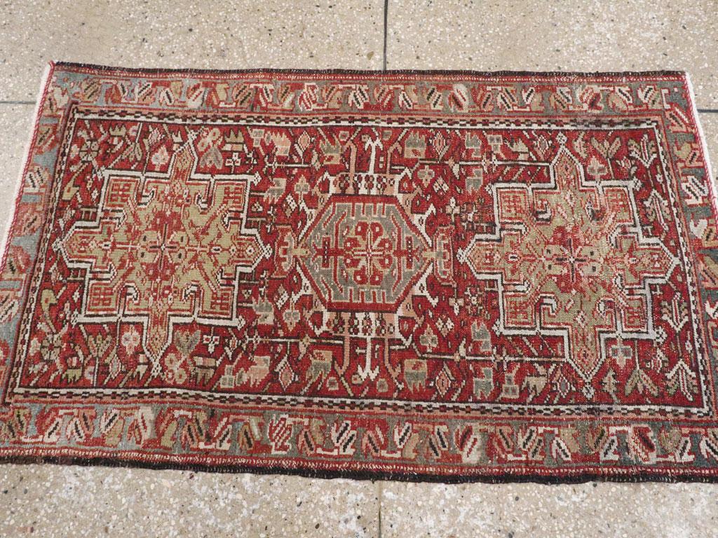 Colección Galerie Shabab Alfombra persa Karajeh de mediados del siglo XX Persa en venta
