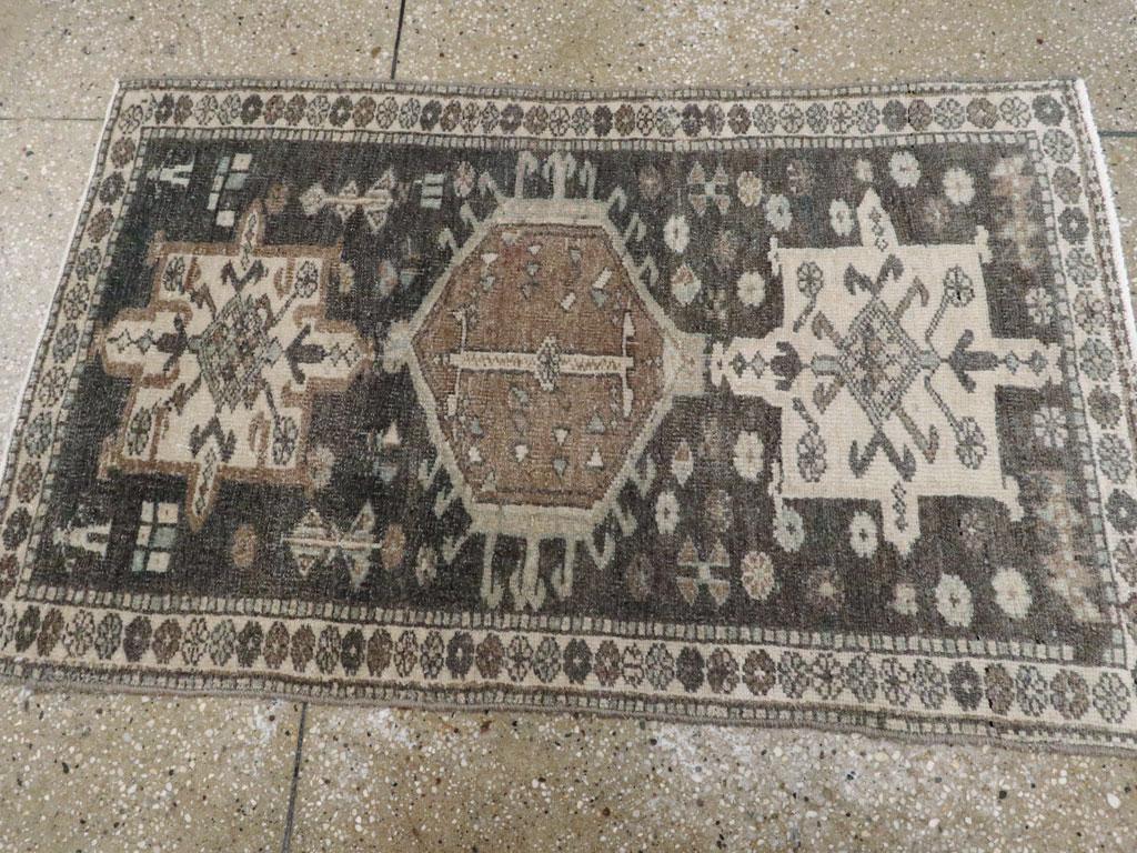 Galerie Shabab Collection Persischer Karajeh-Würfelteppich aus der Mitte des 20. (Handgeknüpft) im Angebot