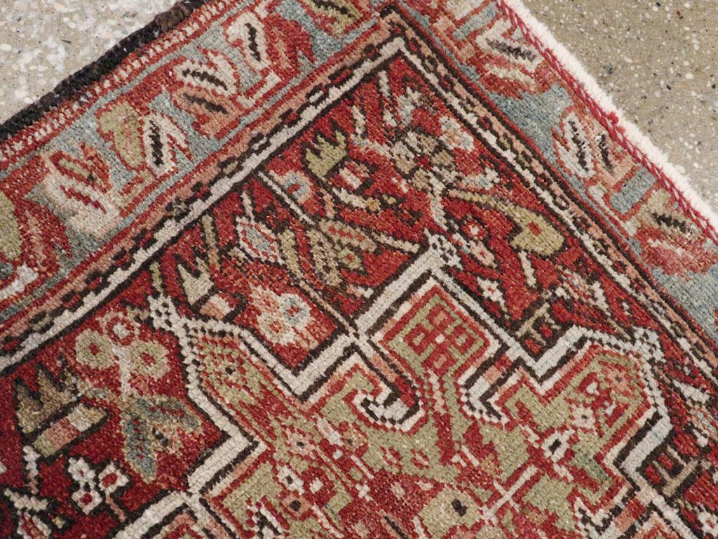 Colección Galerie Shabab Alfombra persa Karajeh de mediados del siglo XX Anudado a mano en venta