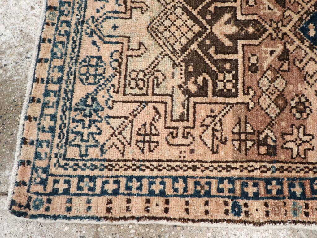 Galerie Shabab Collection Persischer Karajeh-Würfelteppich aus der Mitte des 20. im Zustand „Hervorragend“ im Angebot in New York, NY