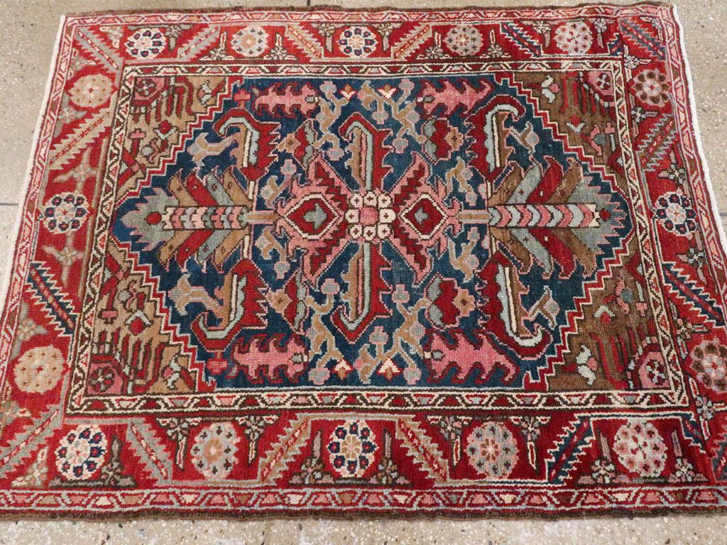 Galerie Shabab Collection Persischer Karajeh-Würfelteppich aus der Mitte des 20. im Zustand „Hervorragend“ im Angebot in New York, NY
