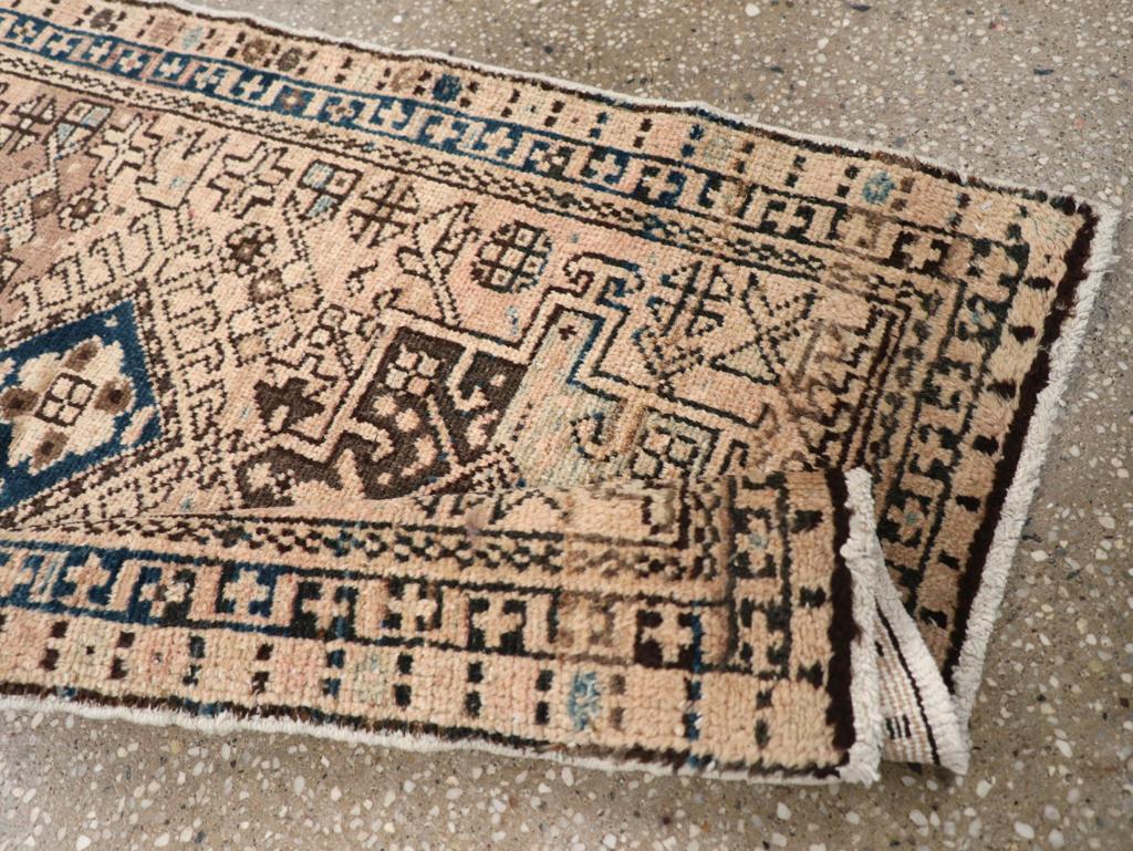Galerie Shabab Collection Persischer Karajeh-Würfelteppich aus der Mitte des 20. (Wolle) im Angebot