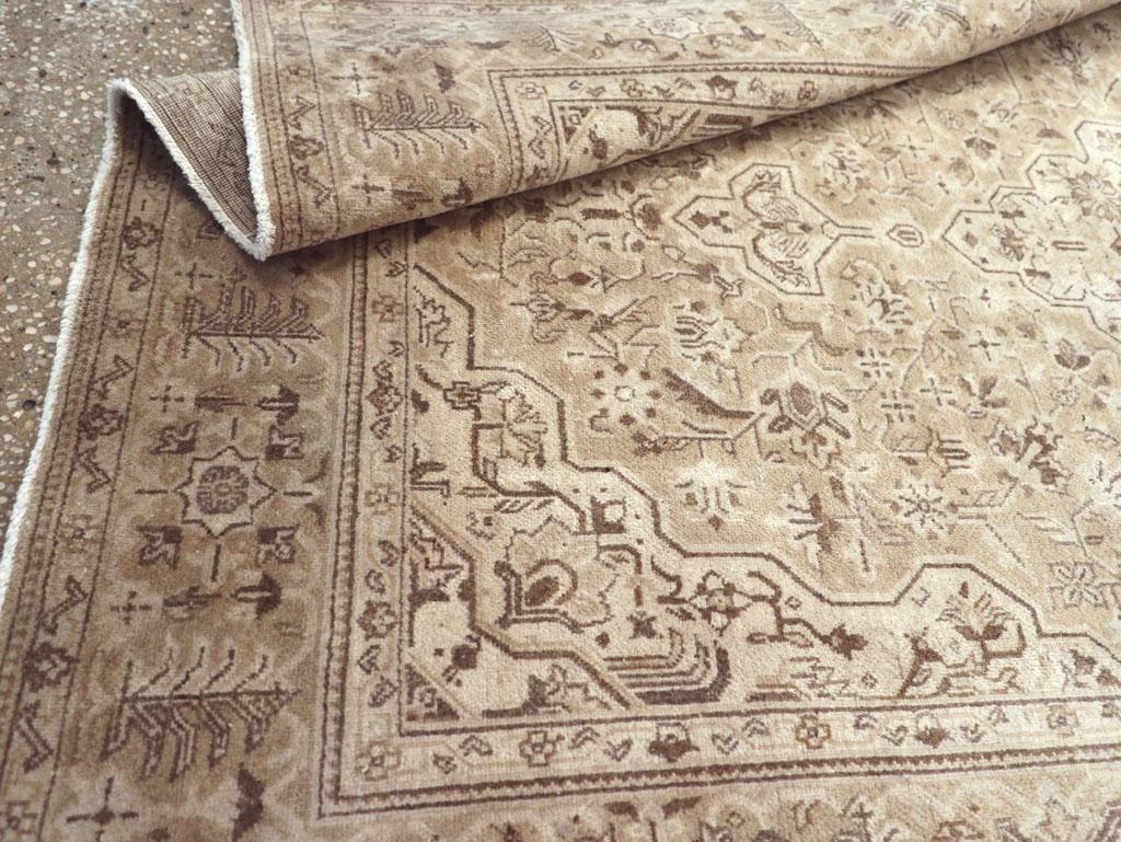 Galerie Shabab Collection Persischer Kashan-Wurfteppich aus der Mitte des 20. im Angebot 1