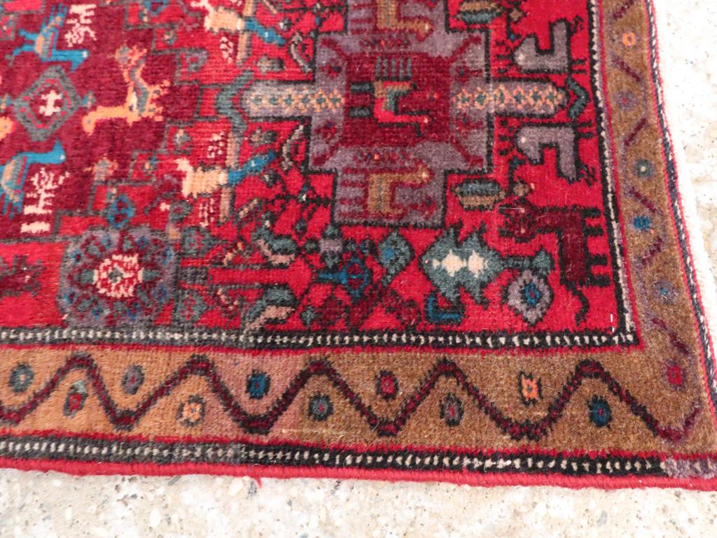 Annodato a mano Galerie Shabab Collection Tappeto pittorico persiano curdo della metà del XX secolo in vendita