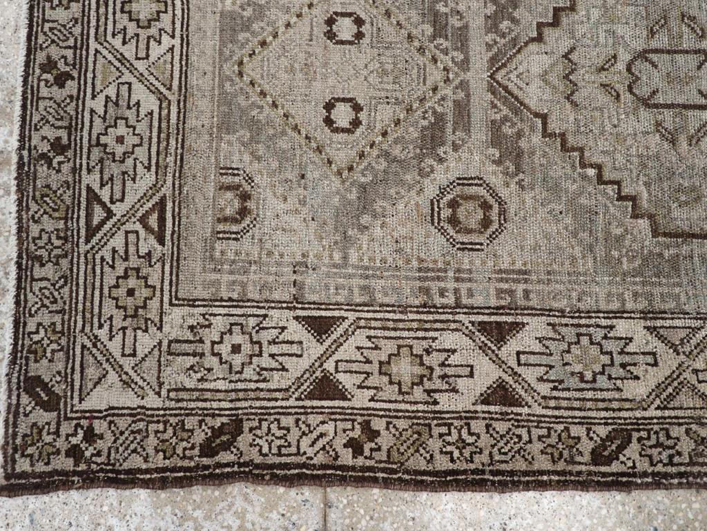 Galerie Shabab Collection Mitte des 20. Jahrhunderts Persisch Kurdisch Throw Rug im Zustand „Hervorragend“ im Angebot in New York, NY