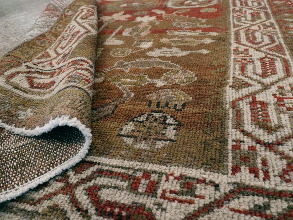 Collection Sabab Collection du milieu du 20e siècle Tapis persan kurde Excellent état - En vente à New York, NY