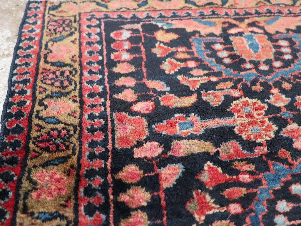 Galerie Shabab Collection Persischer Lilihan-Teppich aus der Mitte des 20. (Rustikal) im Angebot
