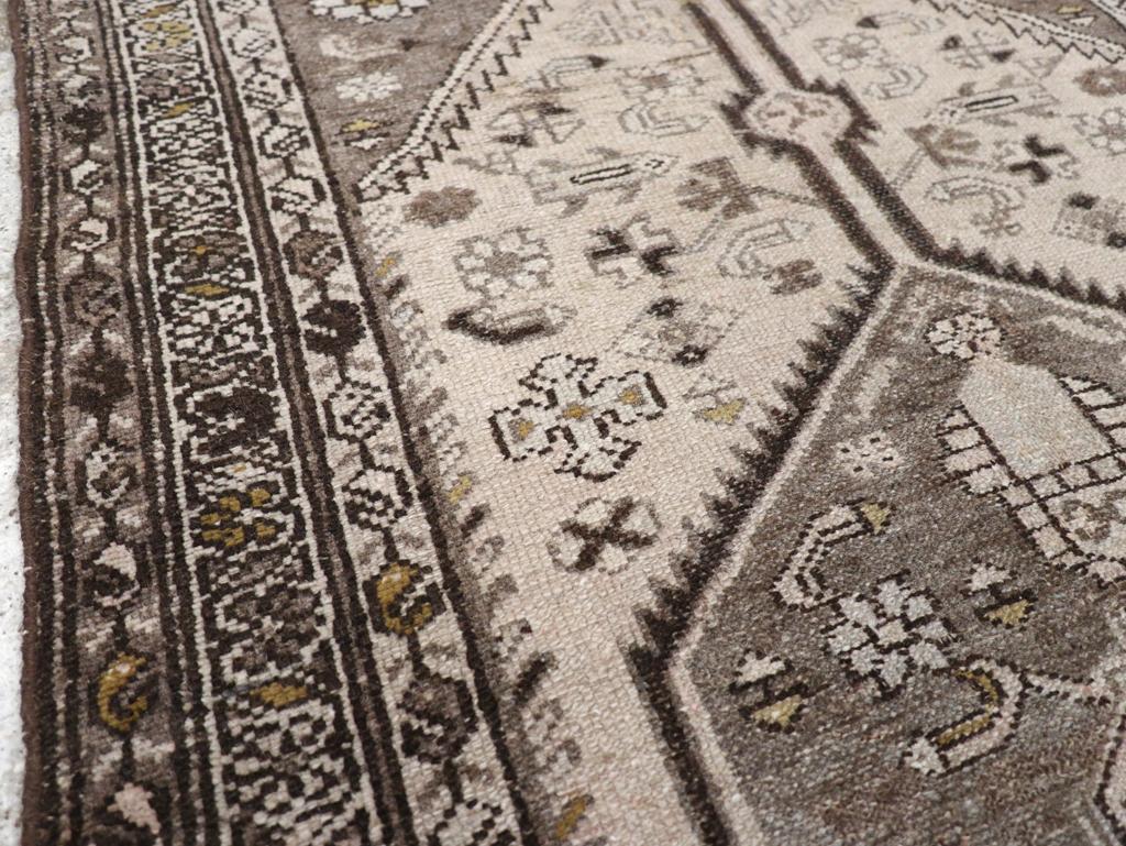 Persiano Galerie Shabab Collection Tappeto persiano Malayer della metà del XX secolo in vendita