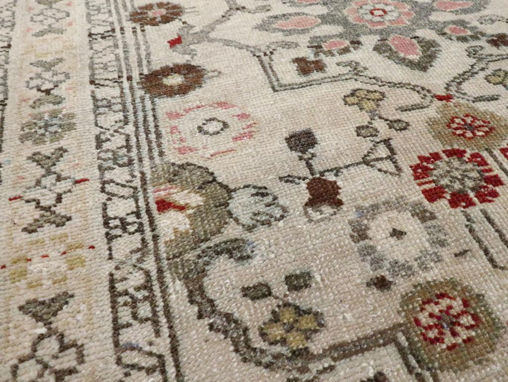 Persiano Galerie Shabab Collection Tappeto persiano Malayer della metà del XX secolo in vendita