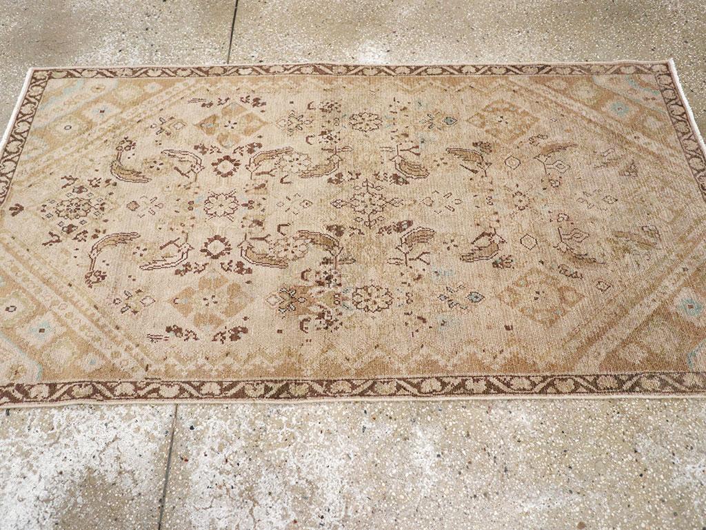 Galerie Shabab Collection Mid-20th Century Persian Malayer Rug In Excellent Condition For Sale In New York, NY