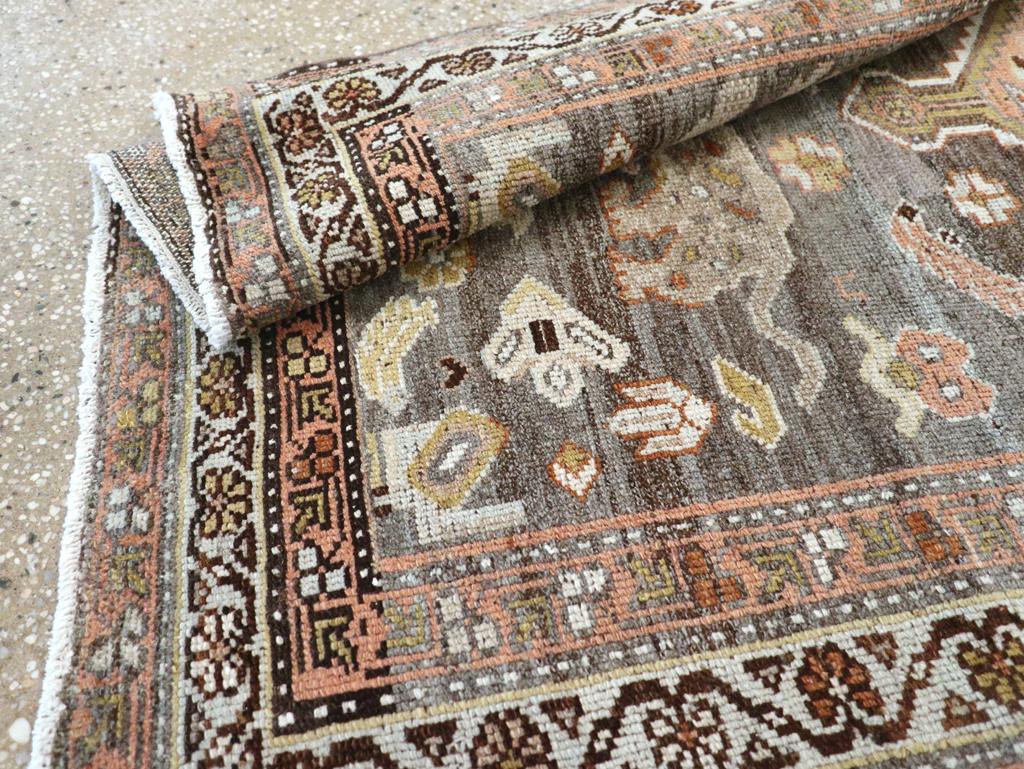 Colección Galerie Shabab Alfombra persa malayer de mediados del siglo XX en venta 1