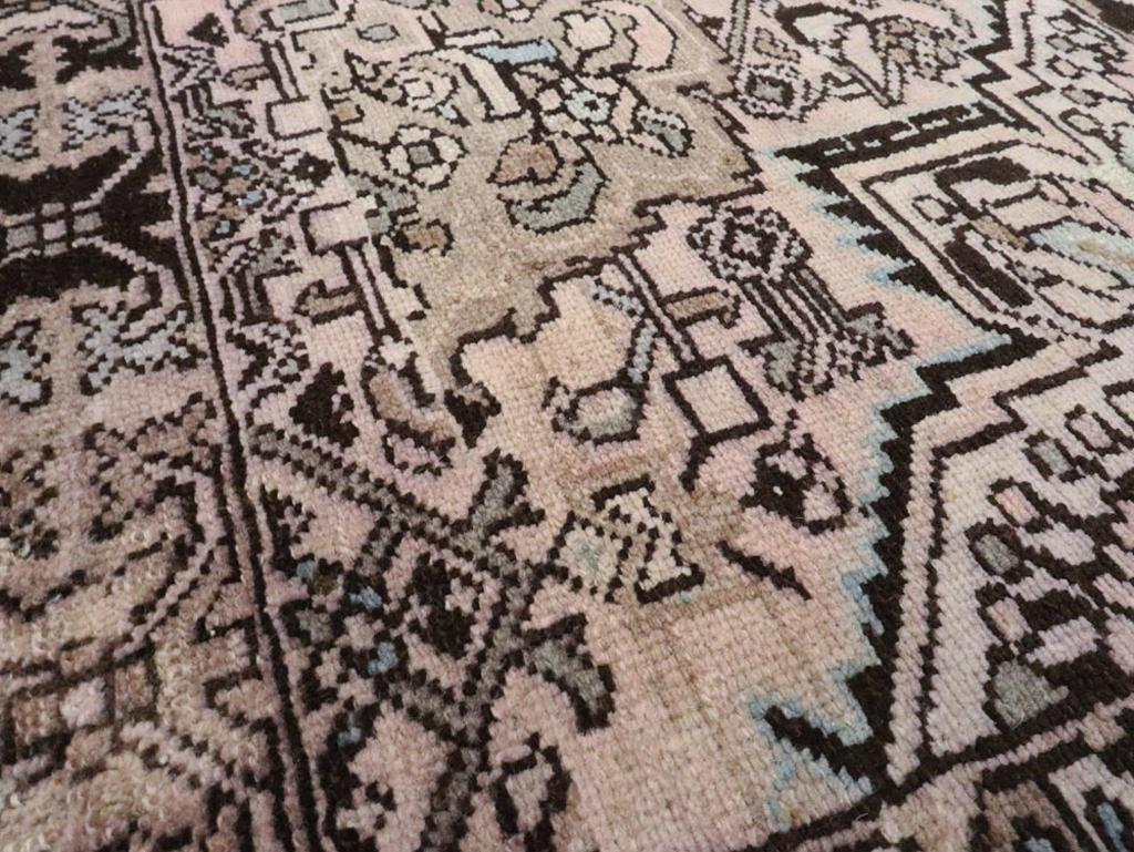 Galerie Shabab Collection Persischer Malayer-Mustertuch-Teppich aus der Mitte des 20. (Handgeknüpft) im Angebot