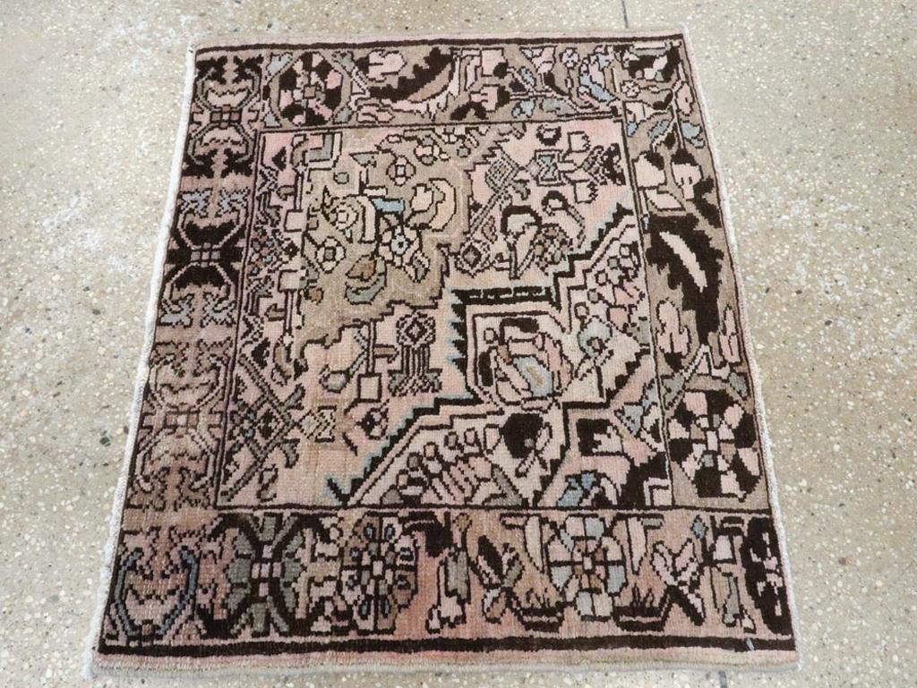 Galerie Shabab Collection Persischer Malayer-Mustertuch-Teppich aus der Mitte des 20. im Zustand „Hervorragend“ im Angebot in New York, NY