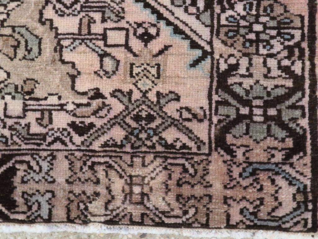Galerie Shabab Collection Persischer Malayer-Mustertuch-Teppich aus der Mitte des 20. (20. Jahrhundert) im Angebot