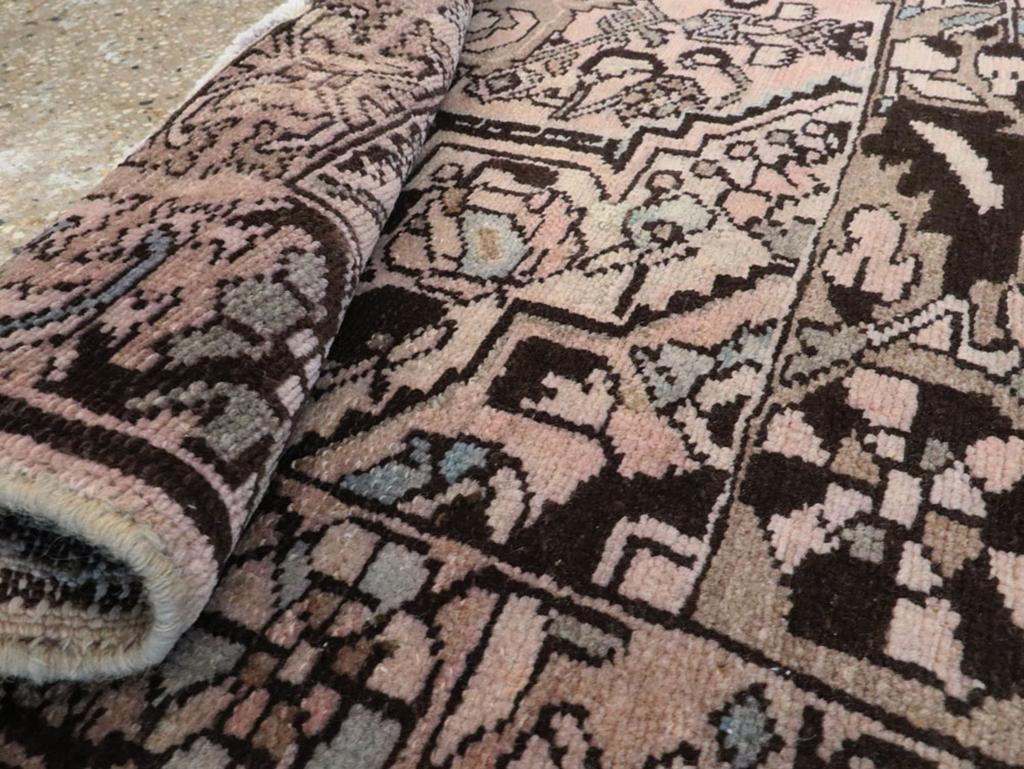Galerie Shabab Collection Persischer Malayer-Mustertuch-Teppich aus der Mitte des 20. im Angebot 1