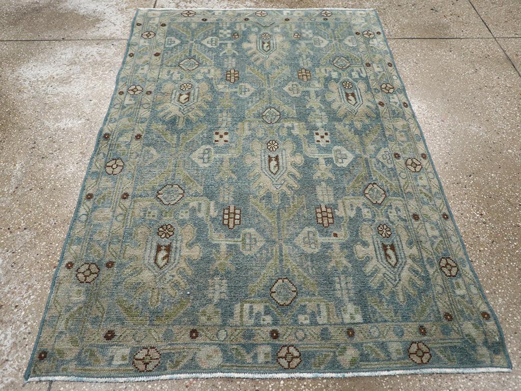 Dieser persische Malayer-Teppich aus der Mitte des 20. Jahrhunderts, der 3' 5