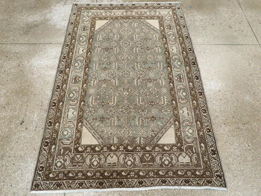 Dieser persische Malayer-Teppich aus der Mitte des 20. Jahrhunderts mit den Maßen 3' 7