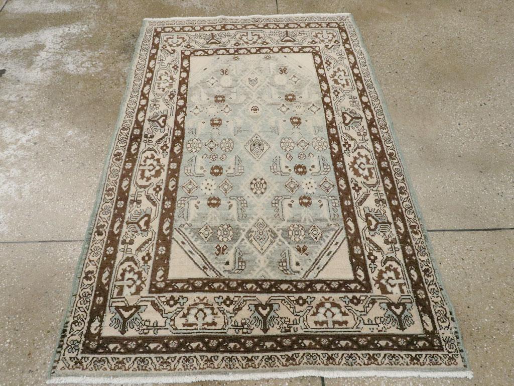 Dieser persische Malayer-Teppich aus der Mitte des 20. Jahrhunderts mit den Maßen 3' 7