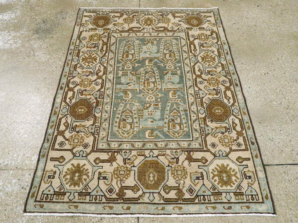 Dieser persische Malayer-Teppich aus der Mitte des 20. Jahrhunderts mit den Maßen 3' 8