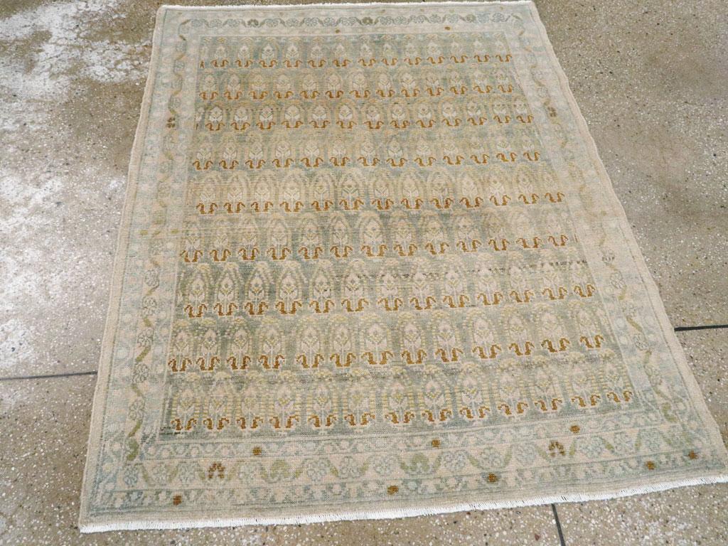 Dieser persische Malayer-Teppich aus der Mitte des 20. Jahrhunderts mit den Maßen 3' 11