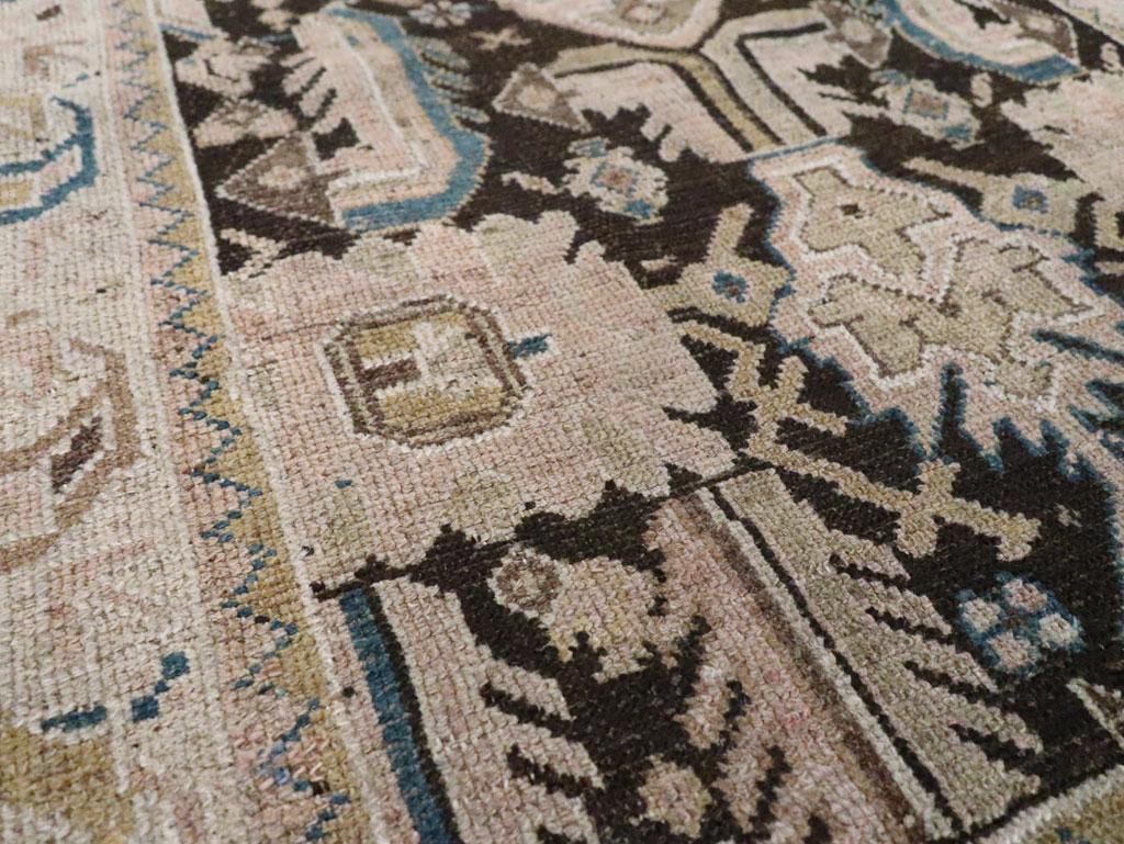 Galerie Shabab Collection Mitte des 20. Jahrhunderts Persischer Malayer Wurfteppich (Handgeknüpft) im Angebot
