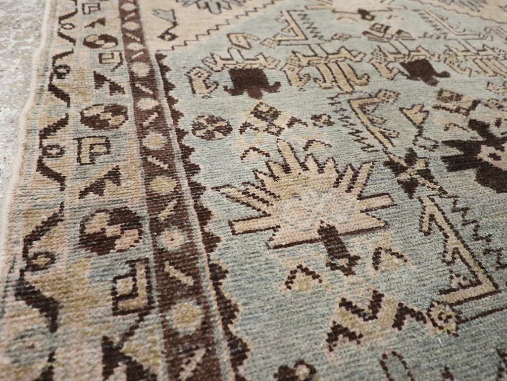 Galerie Shabab Collection Mitte des 20. Jahrhunderts Persischer Malayer Wurfteppich (Handgeknüpft) im Angebot