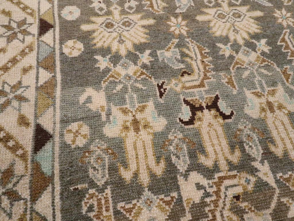 Persiano Galerie Shabab Collection Tappeto da lancio persiano Malayer della metà del XX secolo in vendita