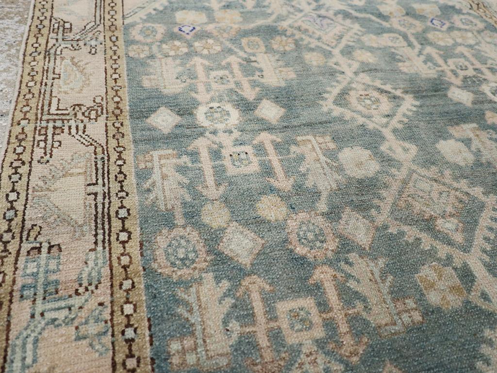 Persiano Galerie Shabab Collection Tappeto da lancio persiano Malayer della metà del XX secolo in vendita
