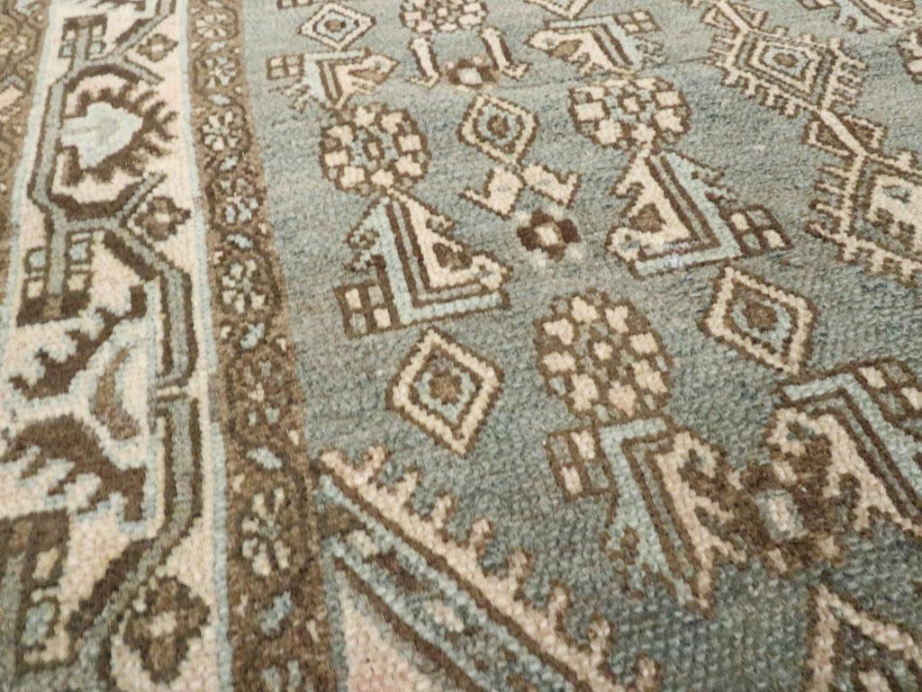 Persiano Galerie Shabab Collection Tappeto da lancio persiano Malayer della metà del XX secolo in vendita