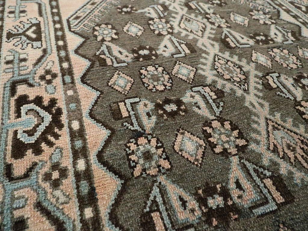 Galerie Shabab Collection Mitte des 20. Jahrhunderts Persischer Malayer Wurfteppich (Handgeknüpft) im Angebot