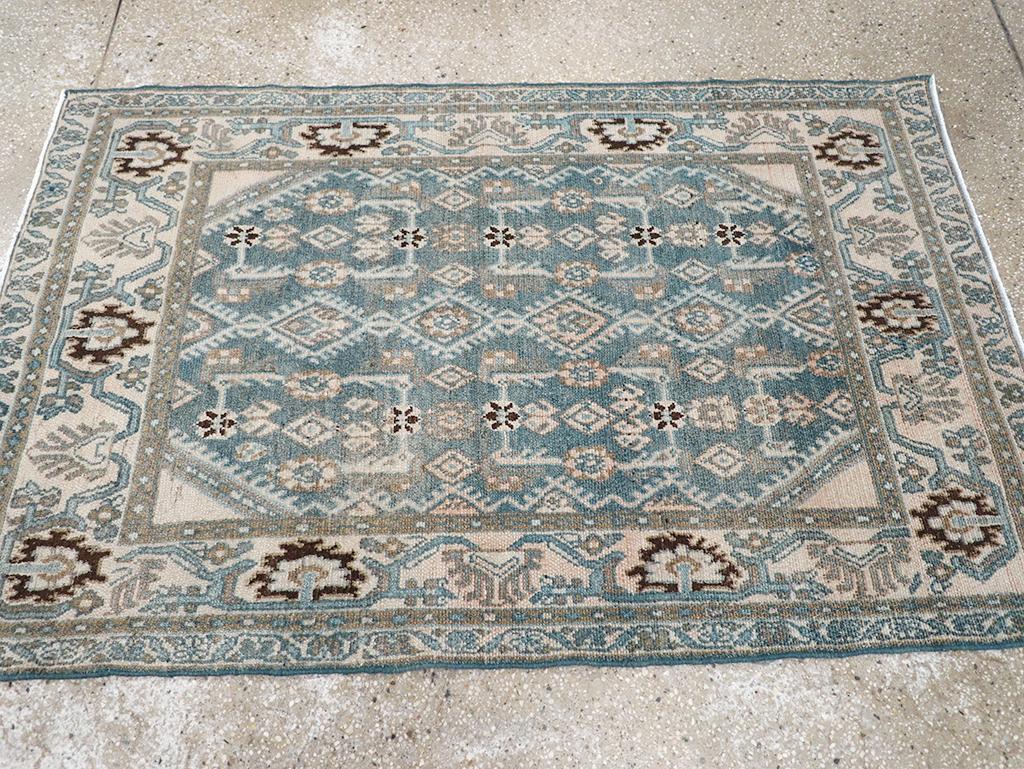 Annodato a mano Galerie Shabab Collection Tappeto da lancio persiano Malayer della metà del XX secolo in vendita