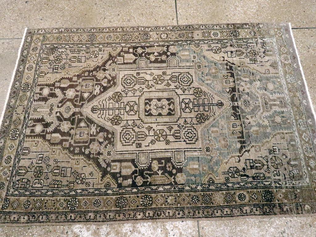 Galerie Shabab Collection Mitte des 20. Jahrhunderts Persischer Malayer Wurfteppich im Zustand „Hervorragend“ im Angebot in New York, NY